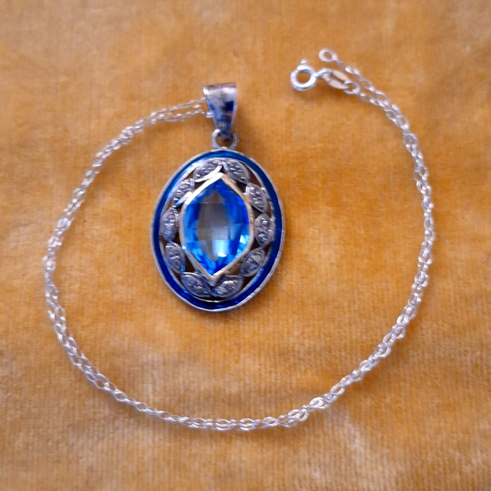 Balanese style pendant and 16" chain